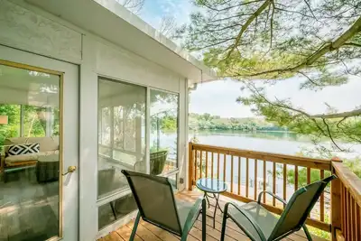 Image de Lakefront Koselig Cottage - Modern 3br Retreat w/ Nespresso Coffee Bar & Arcade