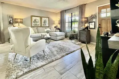 Image de Beautiful cottage within walking distance to G’town Square and San Gabriel Park!