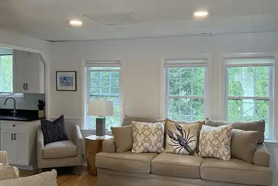 Image de Peaceful Cottage in the Heart of Osterville Village Walk to Shops & Restaurants