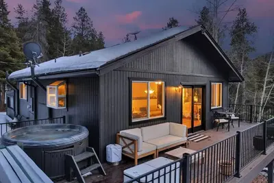 Image de Romantic mountain getaway or family escape. New Hot Tub! !