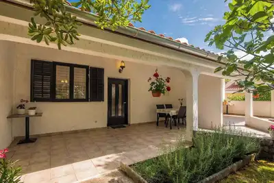 Image de Appartement de vacances au rez-de-chaussée avec jardin