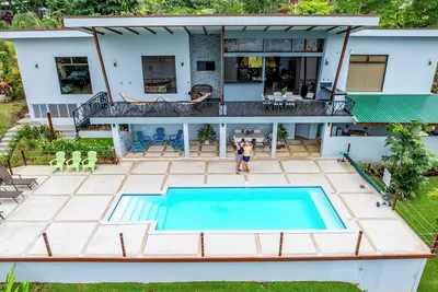 Image de 5 Stars! Private Front Lake Home w/ Pool, Kayaks, + beautiful tropical setting!
