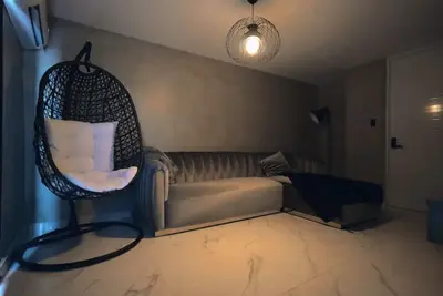 Image de Lux Oasis 10min away from beach, malls and airport. We got a beautiful hot tub