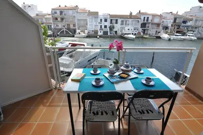 Image de Charmant appartement à louer à Empuriabrava, Costa Brava. 2 chambres, capacité pour 4 personnes. Reserve maintenant!