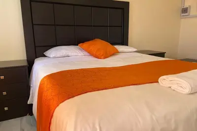 Image de Breathtaking modern home for holiday makers, business and romantic gateways!