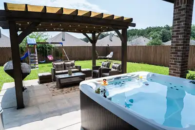 Image de 3br/2ba Home w/ Jacuzzi and Kids Playground