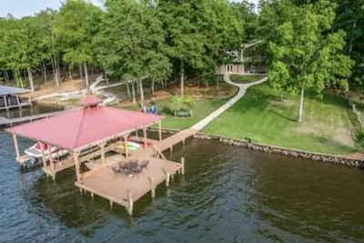 Image de New Owners: Family Lakefront Retreat: huge dock/kayak/fish/fire pit/amenities
