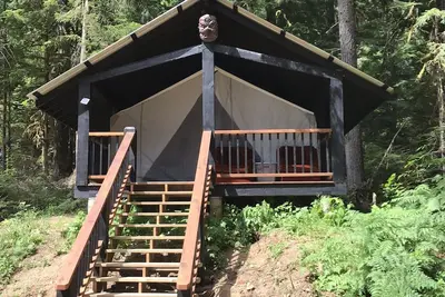 Image de Prospector's Tent in old growth forest -Heated