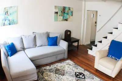 Image de Fun Crash Pad • City Views • Off-Street Parking