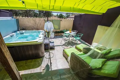 Image de Gîte avec jacuzzi privatif dans un mas provençal