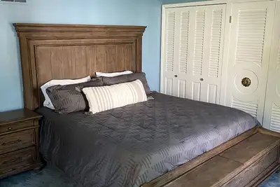 Image de Welcome to our charming mid-century capecod, located in the heart of Wilmington