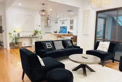 Image de Well Keep Secret Lake Home is a Rare Found Home