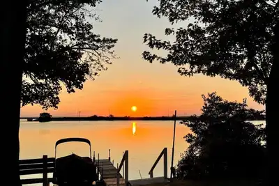Image de Cedar Point opening soon Ohio VacaLand fishermen on the water fishing/boat dock