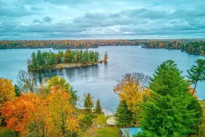 Image de Spacious Lakefront Cottage