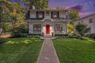 Image de Vera - Modern Dutch Colonial Downtown Saugatuck