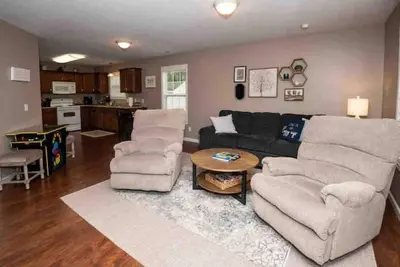 Image de 11 Miles to Notre Dame. Tailgate Gear Included with Game Weekend Booking!