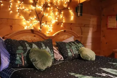 Image de Enchanted Forest Hideaway w/ Hot Tub (Dog Friendly)