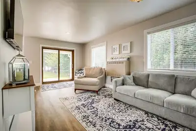 Image de Waterfront Pelican Lake Cottage w\/ Lake Access!