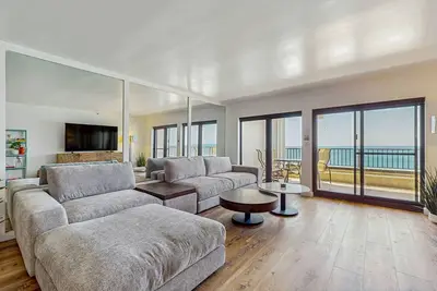 Image de Oceanview condo with pool, tennis courts, beach access, washer/dryer, & balcony