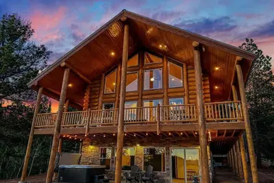 Image de Lakefront Log Cabin, Hot Tub, Lake Views