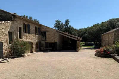 Image de Mas en Pierre Tout confort, calme absolu, au milieu des Chênes
