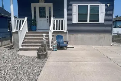Image de Beach house 1 block from the beach 🏝 game/dining table and fire pit.