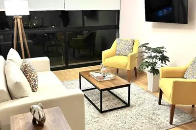 Image de Unique Apartment. 5 Guests. 3 Bedrooms. 2 Baths.