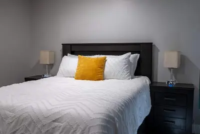 Image de Spacious Basement Apartment