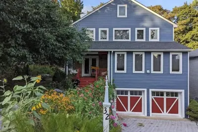 Image de Village 5 bdrm 5 bath with great location in town