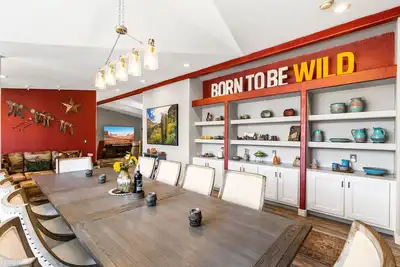 Image de Cowboys & Roses - Wine Country Home w/Game Room, Hot Tub & Views - Dogs Welcome!