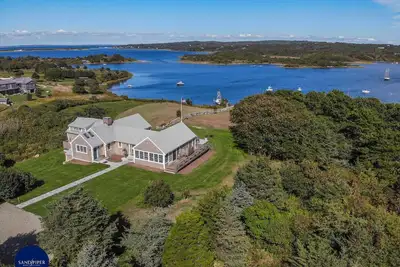 Image de Chilmark Waterfront With Private Dock