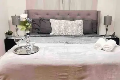 Image de 5 Bedroom home, large back yard, Bbq, garage…