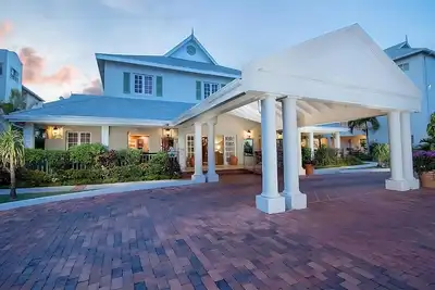 Get Ready for Blissful Getaway! 4 Spacious Units with Pool View, Beachfront!