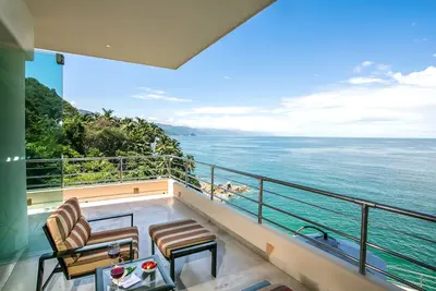 Image de Expansive Estate on Puerto Vallarta's South Shore 13bd