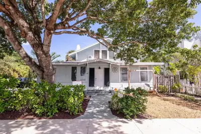 Image de Vintage Coastal Cottage -3Bed/1Bath Upstairs