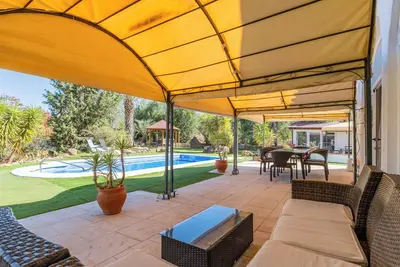 Image de A Serene Oasis with Breathtaking Views