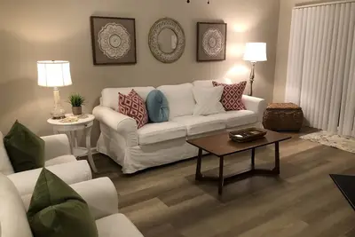 Image de “ Everything but  Sand “Close to Uncw, Wrightsville Beach, Shopping & More!