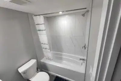 Image de Emerald Guest Suite. 14 mins from Yyc Airport with nearby restaurants n amenities