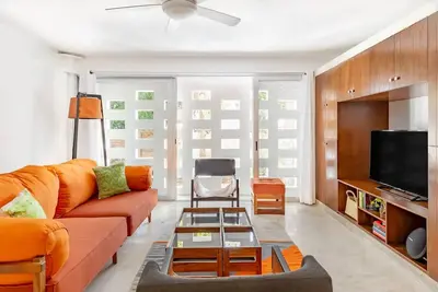 Image de Design Apartment, 2 Bedroom, Deck and Garden View