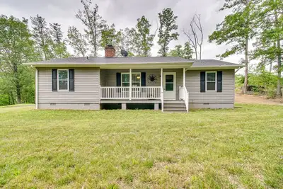 Image de Cozy Home in Star Tannery w/ Private Backyard!