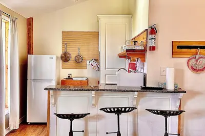 Image de Waterfront Two Bedroom Newly Built Cottage, Beach, Covered Deck, Firepits