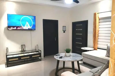 Image de Your Oasis Away From Home - Modern New Contruction