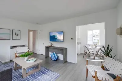 Top Level Unit * Steps to Windansea Beach * Dog Ok