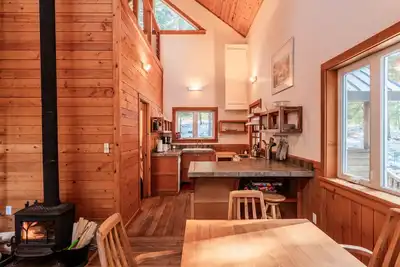 Image de Chinquapin Mountain Cabin w/ Jacuzzi and Wood Stove at Green Springs Inn