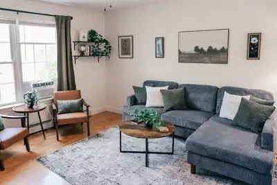 Image de MaineStay Central Bangor Townhouse Near airport & Acadia Park w washer & dryer,