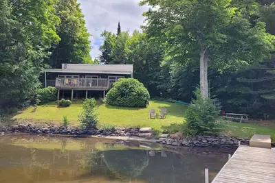 Image de Family waterfront cottage with shallow, sandy entry - drive in, road access.