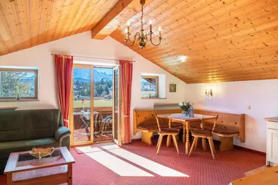 Image de Appartement 'Walchensee Alpenblick Ferienwohnung' avec vue sur la montagne, jardin partagé et Wi-Fi