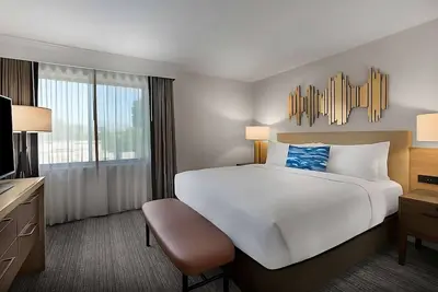Always a Great Idea To Unwind! Pet-Friendly, w/ Pool, Near River Oaks Park