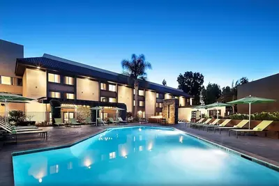Image de Enjoy a Hassle-Free Stay! w/ Outdoor Pool, Close to Crescent Village Garden!