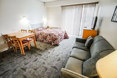 Image de Cape Cod in the Heart of Hyannis / Near Beach Sleeps  4 July 28 - August 5, '23